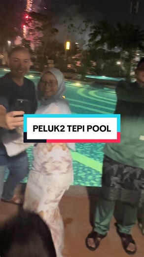 Time ni sy solo. Jeles tgk org lain amek video bersama pasangan2 masing2 dibawah percikan2 bunga api 57 das petala langit. Tq lah kat jiran sorg ni. Nama dia Matjam. Janji ada moment jgk. Tq tau Jam ❤️🤣 . #fyp #TeamRayaCyberjaya Smoga ada rezki raya lg tahun depan bersama jiran2 tersayang.