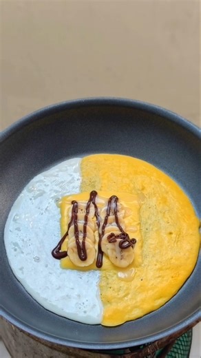 😋😋Banana and cheese wrapped eggs #food #cooking #egg #recipe #yummy