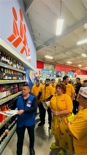 Miembros de Anaheim y Santa Fe Springs acudieron en masa la semana pasada para entregar peticiones a la gerencia de sus tiendas, firmadas por una abrumadora mayoría de sus compañeros. Los trabajadores merecen un contrato con El Super que les permita mantener a sus familias. Members in Anaheim and Santa Fe Springs showed up in force last week to deliver petitions to their store management, signed by an overwhelming majority of their co-workers. Workers deserve a contract from El Super that allows