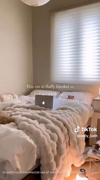 Cozy Fluffy Blanket Ideas for Your Room