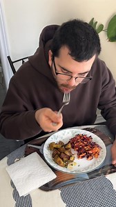 Purchase the produce you love with Mama Earth's produce box! You'll be feeding the family with the most delicious selection of organic, locally-sourced produce. You'll have the confidence knowing you're eating well and supporting small, local businesses. What are you waiting for? Use code PEASNLOVE for 25% off your first 3 orders! | Mama Earth Organics