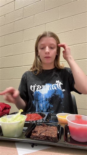 Lunch review (@school_lunch_review27)’s video of nyc school lunch