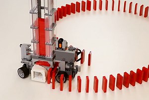 Building a LEGO Domino Machine by JK Brickworks https://bit.ly/34rzsi0 | Beyond the Brick