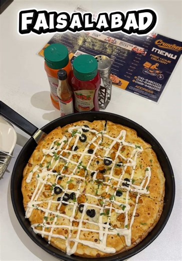 Calzone pizza in faisalbad 🥰 get 10% discount with my video refrence #raheelmirza1 #raheelmirzavlogz #foryou #foryoupage #foodvlogger