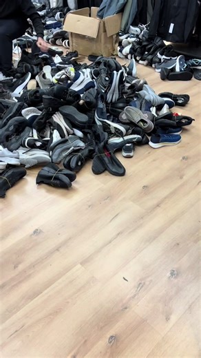 👟 سكيتشرز الأصلية نزل سعرها بقوة! 💥 خصم يوصل 70% على أحذية مختارة ✨ راحة عالية خامة ممتازة 💰 أسعار ما تتكرر بهيج ⏰ العرض لفترة محدودة 📍 تفضلوا بزيارتنا قبل نفاذ الكمية العنوان :بغداد- السيديه - شارع الامن- قرب ركن الاناقة اوقات التواجد بالمحل 12 صباحاً الى 12 ليلا 07754477000