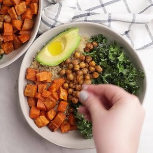 565K views · 34 reactions | This vegan Quinoa Buddha Bowl is filled with nourishing roasted sweet potatoes, kale, crispy chickpeas, avocado and a tangy tahini dressing! https://feelgoodfoodie.net/recipe/vegan-buddha-bowl/ | Feel Good Foodie | Facebook
