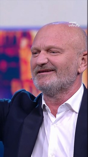 750K views · 10K reactions | L'infinita lotta tra l'uomo e la zanzara  Le puntate, nuove e storiche, le clip più divertenti del mondo di #Zelig ti aspettano qui https://zelig.mediaset.it/ | Zelig | Facebook