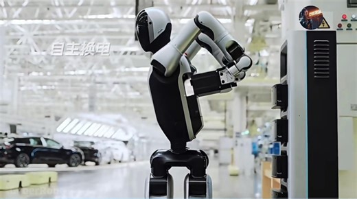 Walker S2人形機器人展示自主更換電池(優必選） http://xhslink.com/m/1RT1D2SiIqW | Smart Robots 智慧機器人