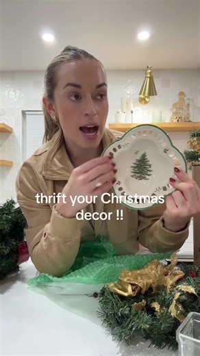 this is your sign to thrift Christmas decor 🎄🎅 #christmas #christmasdecor #thrift