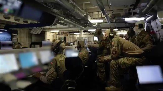 9.3K views · 159 reactions | Fregatten Iver Huitfeldt er nu tilbage i Danmark. I videoen kan man få en fornemmelse af stemningen i skibets Operationsrum, da skib og besætning skød fire droner ned, der var på vej mod dem fra den yemenitiske Houthi-bevægelse. | Forsvaret | Facebook