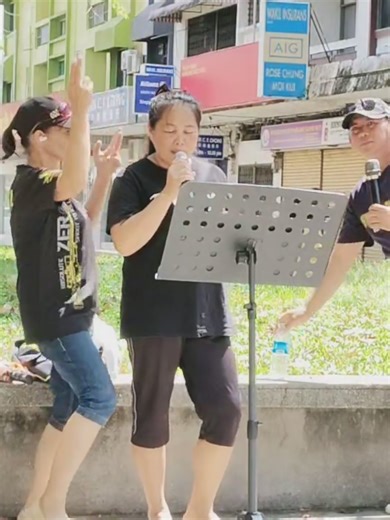 Steady Busker Live Highlights Featuring Veteran Performer