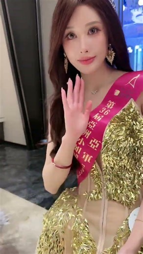 you want, I can translate all the Chinese text on the screen or suggest a caption/title 👍