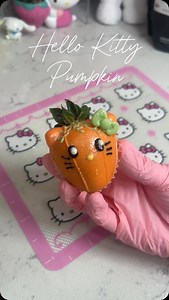 Florals | Chocolate Strawberries | Las Vegas | 🎃 hello kitty pumpkin strawberry ✨🧡 soo cute !! Products Used: ♡ sunset orange melting wafers @stoverandcompany ♡ spring green melting... | Instagram