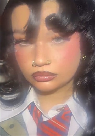 a winning look for music’s biggest night 🏆 @lolayounggg in a full face of Urban Decay by Jaime Diaz face: Face Bond Blush - Touch me All Nighter Setting Spray -Glow (outer parts of face) All Nighter Setting Spray - Matte (center of face) All Nighter Natural Setting Spray eyes: 24/7 Glaze On Eyeshadow - Silver Spooning Moondust Eyeshadow - Cosmic 24/7 Liquid Sticks Liner - Melted Onyx Tube Job Tubing Mascara - Intense Black lips: 24/7 Liner - Whiskey