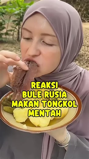 Reaksi bule Rusia makan tongkol mentah #reaksibule #bule #makananindonesia #cobamakanan #indonesia #rusia #makananrusia #tongkol #ikantongkol