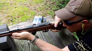 小口径.22LR步枪，小巧精致、携带轻便，老外通常用来打猎