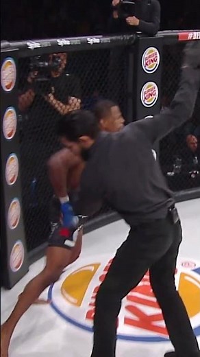What a Flying Knee! 😱 #mma