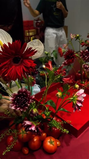 Christmas Eve with Flowee 🥰 _______ 𝐅𝐋𝐎𝐖𝐄𝐄 𝑫𝒆𝒔𝒊𝒈𝒏 𝒂𝒏𝒅 𝑷𝒓𝒊𝒏𝒕𝒊𝒏𝒈 𝒃𝒚 𝑭𝒍𝒐𝒘𝒆𝒆 📞 024 6662 6601 📧 bizousflowee@gmail.com 📍Số 16 Hoàng Ngọc Phách, Láng Hạ, Đống Đa, Hà Nội | Thiệp cưới Flowee