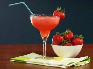 How to Make a Frozen Fruit Daiquiri