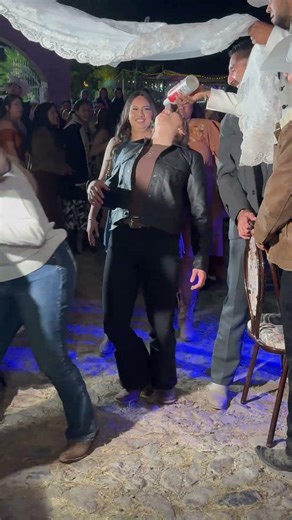Así se baila la víbora de la mar en México 🤠🇲🇽‼️😍🥳#tradiciones #2026 #viralvideo #boda #víbora