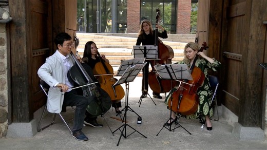 Seoul musicians protest Ukraine war with music