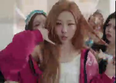 Ain’t nobody falling for this 😭 let’s pray illit’s next destination is the vocal training room instead🫩