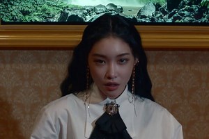 Watch: Chungha Makes Bold Transformation In MV For Comeback With "Gotta Go" | Soompi