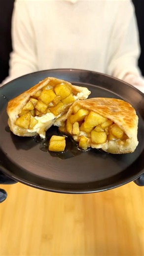 Hotteok Cream cheese Apple pie 🍎