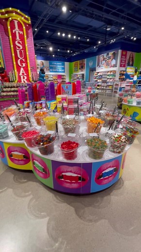 Explore IT'SUGAR Candy Store on Chicago's Magnificent Mile
