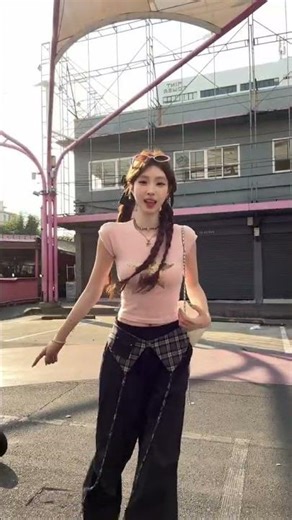 Today's Hot Outfit: Stylish Travel OOTD for Global Trendsetters