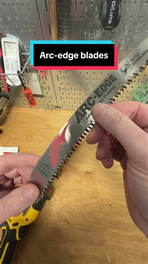 Curved Pruning Blades for Efficient Garden Work