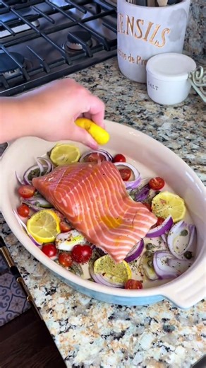 ✨Healthy Mediterranean Salmon ✨ Welcome to my new series of healthy cooking to help balance your