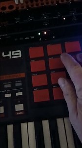 Transistor Bass on MPK49.