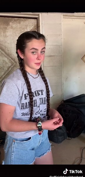 A broken down version of my song “Everybody’s Got a Story” :) it’s available to stream on apple music and spotify! #ProblemSolved #chevelshepherd