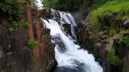 These falls are absolutely stunning and are located in a sleepy town in the middle of Oregon. | Andrew Todd