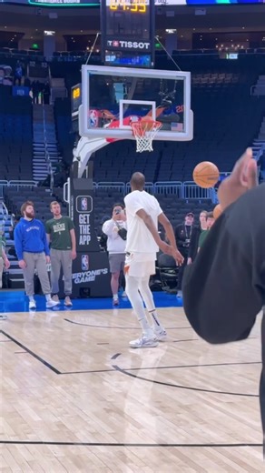140K views · 687 reactions | What’s the key to the perfect pass? 樂 SUNS at BUCKS • 1:00pm/et on ABC | NBA | Facebook