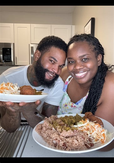 Marriage is about the little things and Sunday I showed my love through food! Two years married and my first time cooking my husband a real Sunday dinner. Everything was made with love, intention, and a whole lot of heart ❤️ What’s your favorite way to show love? 👇🏾