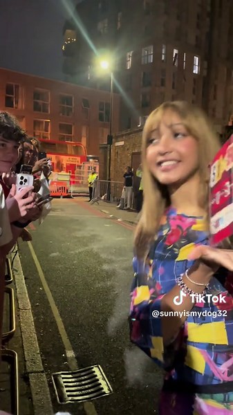 SHE IS SO CUTE, i met pinkpantheress after her friday show at o2 academy brixton in london #pinkpantheress #pinkpantheresstour #fancythat #brixtonacademy #pinkpantheressconcert