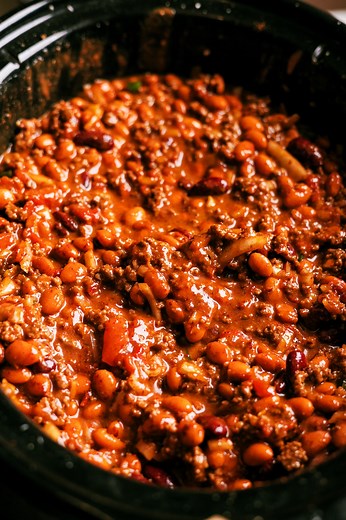 The BEST slow cooker Chili Recipe (SPICY and EASY)