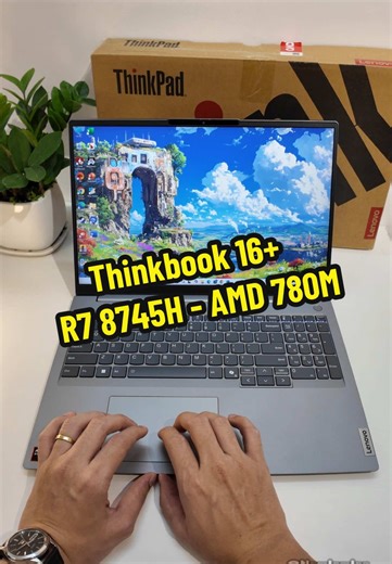 ThinkBook 16 G6 – Ryzen 7 8745H | 16GB RAM | 1TB SSD | Radeon 780M | Màn 16” 2.5K 120Hz ✨ “Màn lớn 16 inch – Ryzen 7 thế hệ mới – đa nhiệm mạnh mẽ, giá cực hợp lý!” Ryzen 7 8745H 8 nhân Zen4 Radeon 780M mạnh ngang RTX 3050 50w, render Premiere/Blender mượt, game AAA 60-90FPS. Màn 16” 2.5K 120Hz 100% sRGB sáng 350 nits, chống chói. 16GB LPDDR5X 1TB Gen4 SSD mở máy 5s, vỏ nhôm nguyên khối xám Arctic, chỉ 1.8kg. • Nhôm nguyên khối, 1.8kg, mỏng 16.9mm • 2.5K 120Hz, 100% sRGB • USB4, Wi-Fi 6E, FaceID