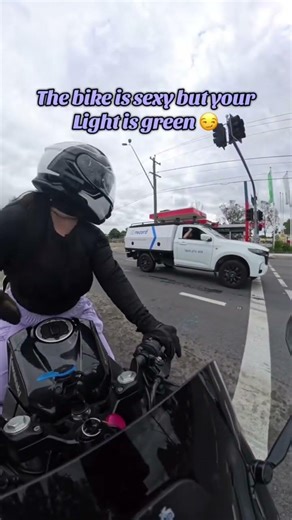 Being a traffic controller seems easy #traffic #trafficcontrol #kawasaki #bikerchic #biker