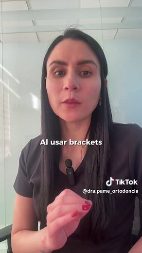 ¿Qué es más efectivo brackets o Invisalign? 🤔 Ambos son igual de efectivos ✅ Sin embargo, su diferencia radica en la comodidad para el paciente durante el tratamiento 🙌🏻 Si quieres más información acerca del tratamiento con Invisalign haz click en el link de mi perfil 👆🏻 #ortodoncialapaz #ortodonciainvisiblelapaz #alineadoresinvisibleslapaz #invisalignlapaz #consultoriodentallapaz