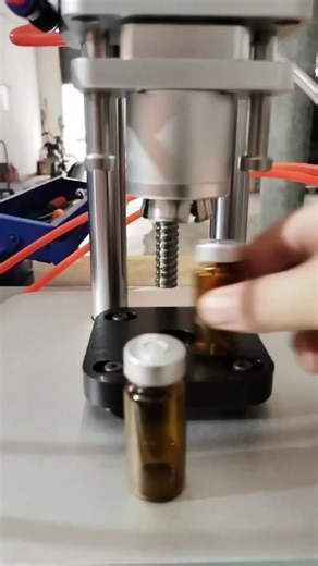 Xilin bottle capping machine