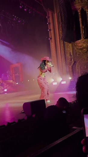 𝗕𝗲𝗮𝘀𝘁𝗲𝗿𝘀 𝗣𝗼𝗹𝗮𝗻𝗱 on Instagram: "Becky G canta en vivo "La Carcacha" de Selena Quintanilla 😍 #BeckyG #iambeckyg #Beasters #singer #music #selenaquintanilla #dance #mexicana #lacarcacha #concert #outfit #performance #livemusic #show"