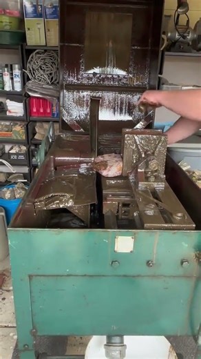 Slabbing out this Kingstonite Michigan Native Copper in Jasper/Rhyolite on the big 24” Nelson saw.