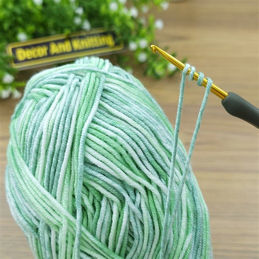 46K views · 734 reactions | Super Easy & Fast Crochet Pattern for Beginners! ⚡️ Crochet Stitch for Baby Blanket, Bag & Sweater | Decor And Knitting | Facebook