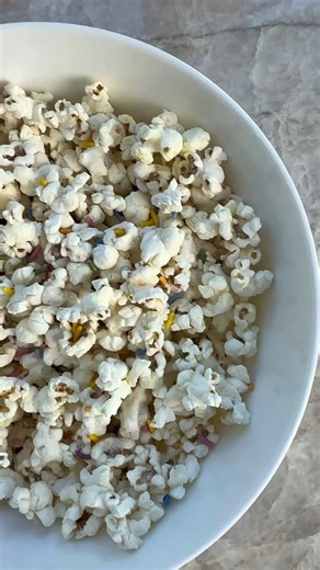 ✨🎂 Cake Batter Popcorn 🎂✨
