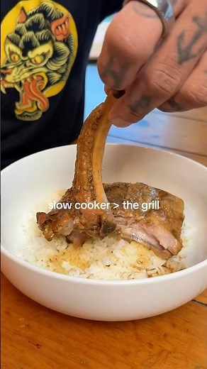Slow cooker fall-off-the-bone ribs #easyrecipes #slowcookerrecipes #sundaydinner #meatlovers