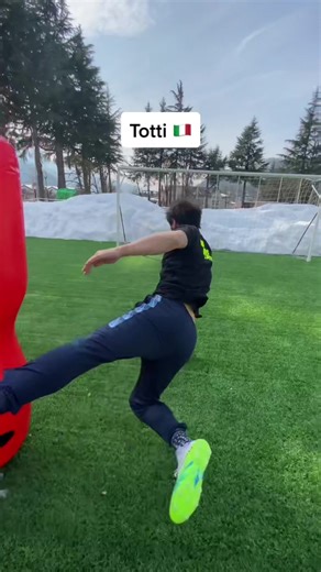 Comparing Football Legends' Reactions: Totti vs Zidane vs Ibrahimovic