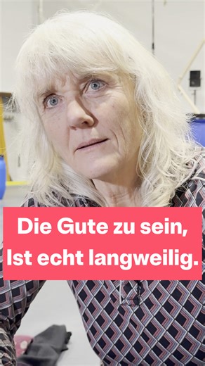 Theater Marie on Instagram: "Bösewichte sind immer die spannenderen Rollen. Priska Praxmarer spielt den Zinnober in ZINNOBER! Oder spielt er mit ihr? In Martina Clavadetschers Adaption von E.T.A. Hoffmanns «Klein Zaches genannt Zinnober» könnte das Böse ein Holzstück sein, von Anfang an ein kümmerliches Requisit, eine Puppe ohne Bestimmung. Das Böse könnte eine blosse Verkörperung unserer gierigen Aufmerksamkeit sein – eine Leerstelle, die wir freiwillig mit Grösse, Genie und Glanz füllen. Die M